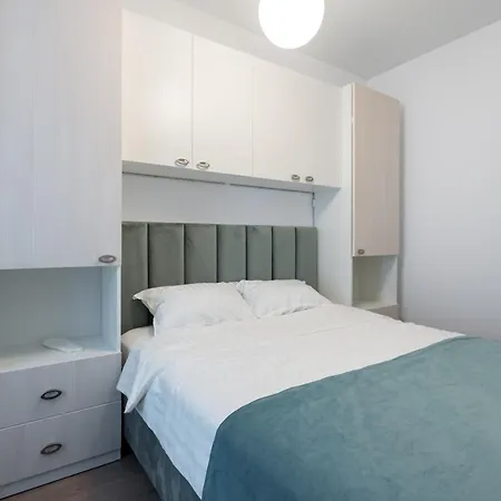 1025 Apartament