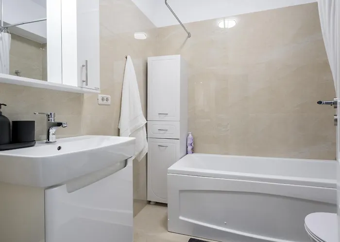 1025 Apartament *